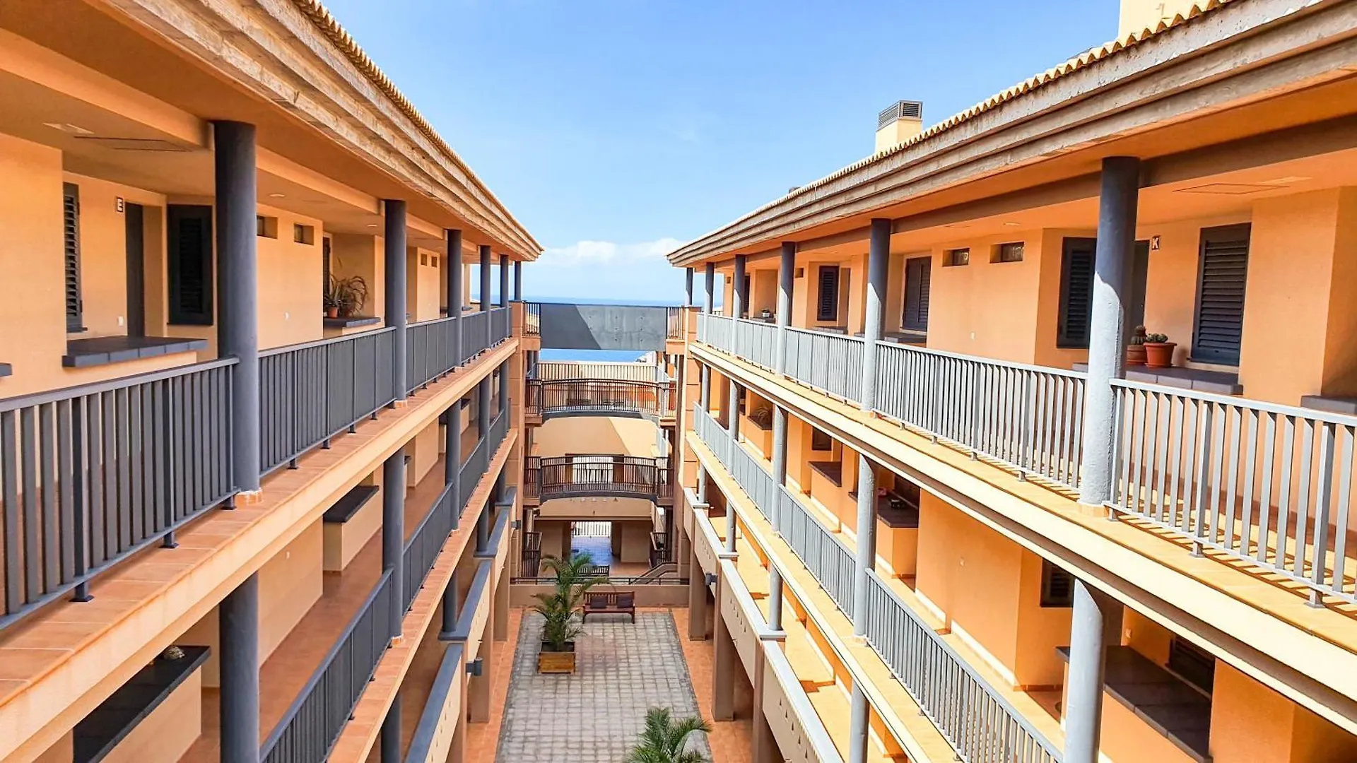 Sea&Sun Paradise, Heated Pool, 2Br, Parking Playa Paraiso  0*, Playa Paraiso (Tenerife)